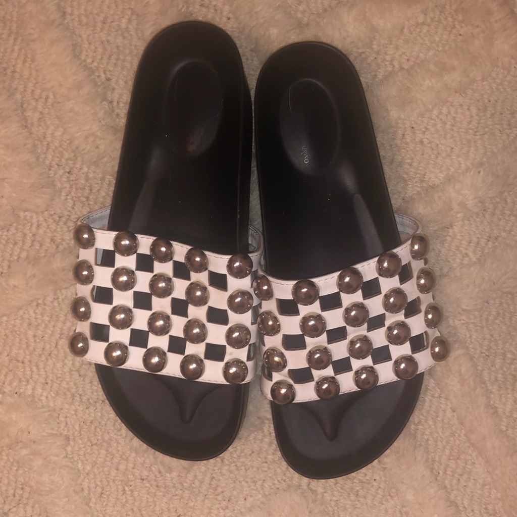 Slides With Studs Statement Slides